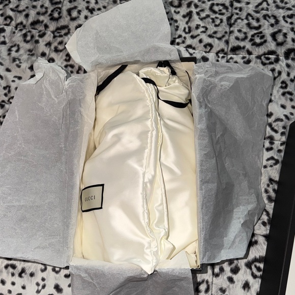 Gucci Cream Drawstring shoe bags - Picture 2 of 4